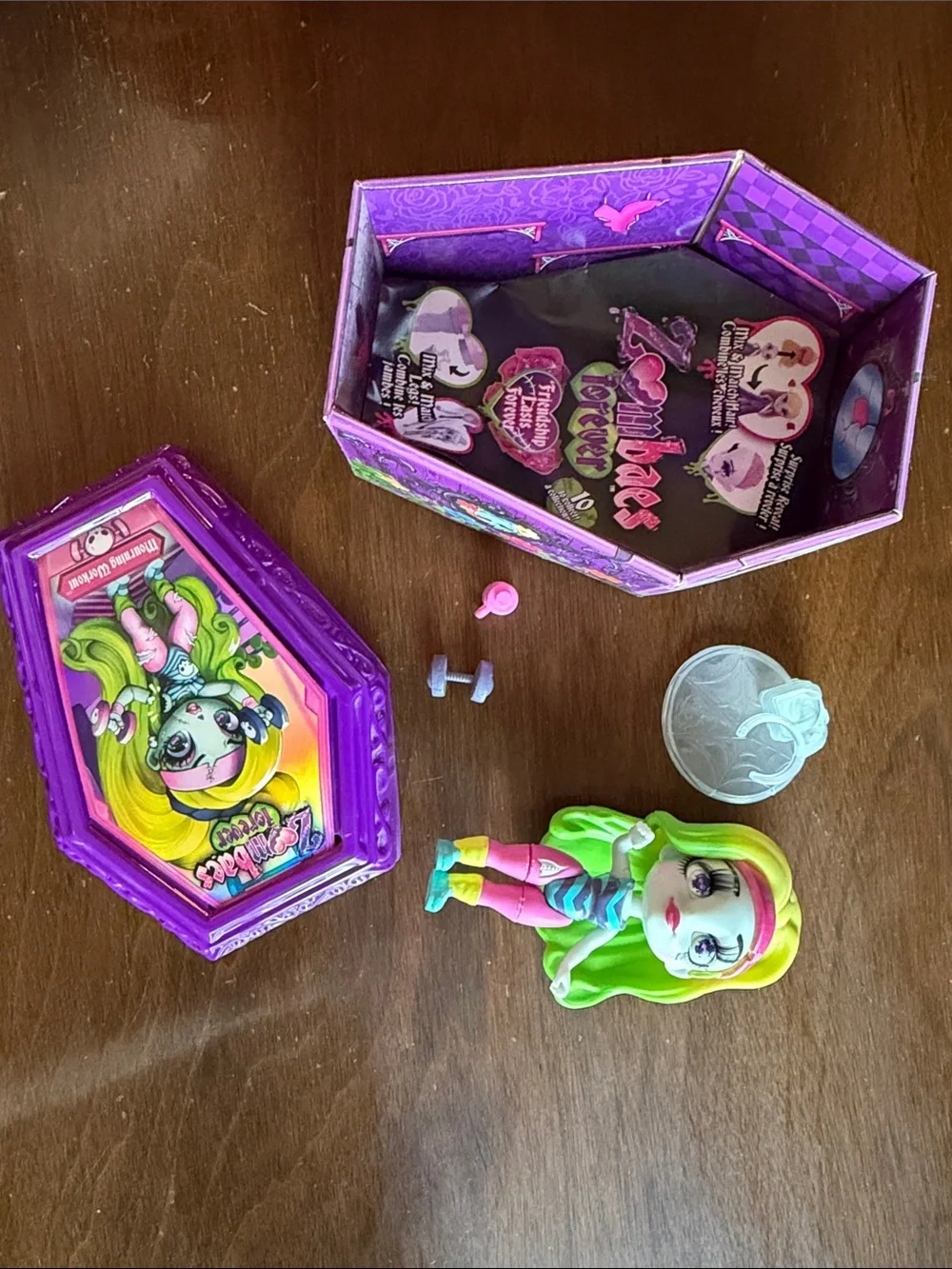 Zombaes Forever Workout Doll - Neon Green & Pink